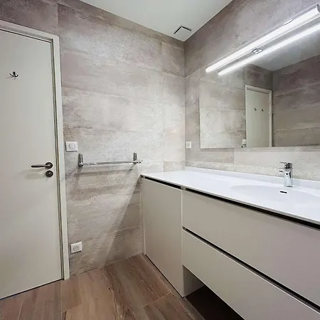 Refait A Neuf Avec Terrasse Et Parking, 1 Chambre, 2 Couchages, - Fr-1-245-165 דירה
